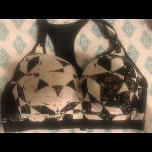 Victoria’s Secret sports bra 36d incredible